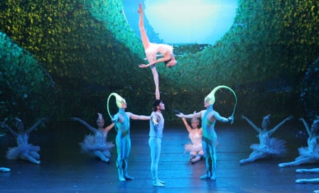 Swan Lake by the Great Chinese Circus